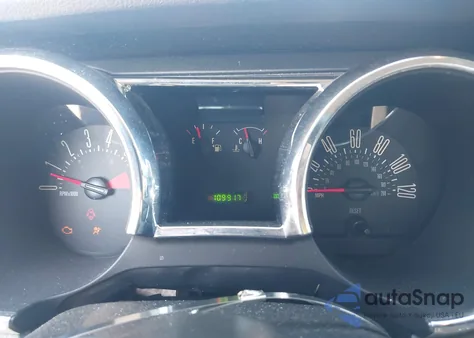 2007 Ford Mustang V6 Deluxe/V6 Premium z USA, uszkodzony, nr VIN 1ZVHT80N275367867